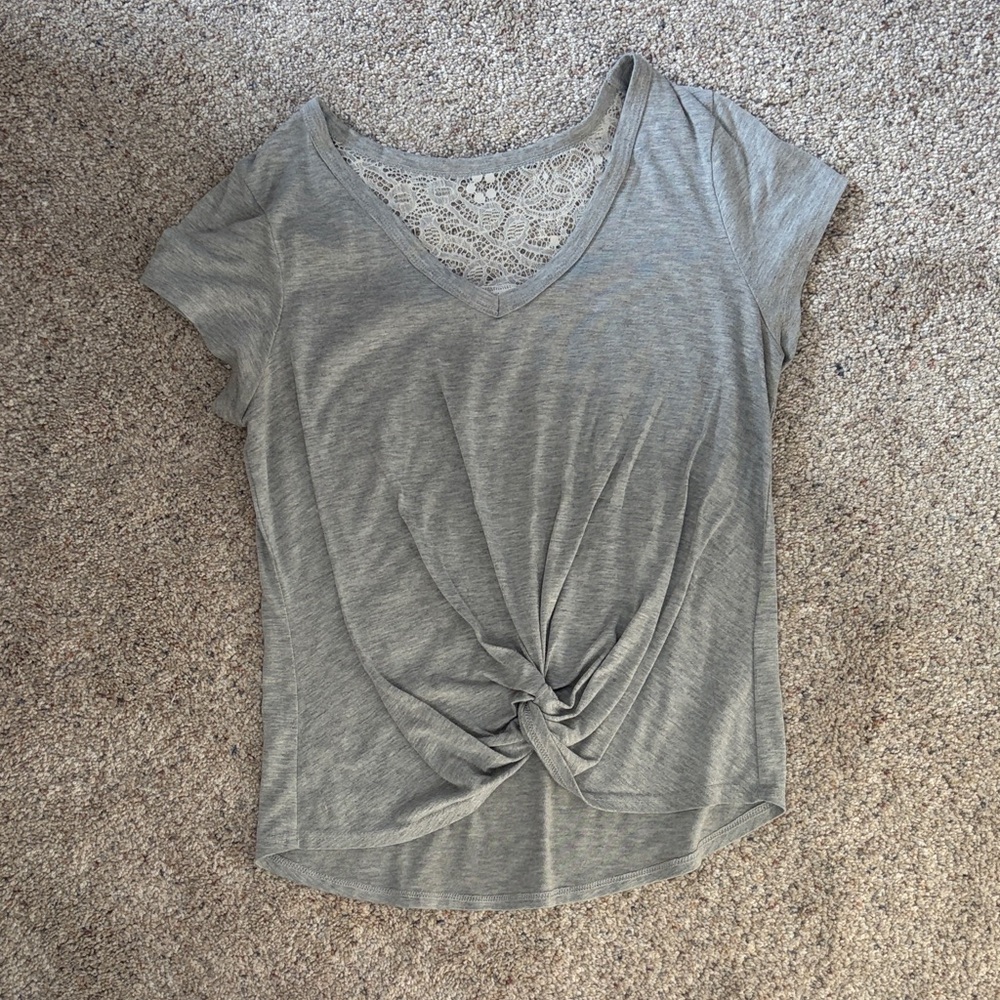 Arizona Jean Company Gray Lace Accent Tee